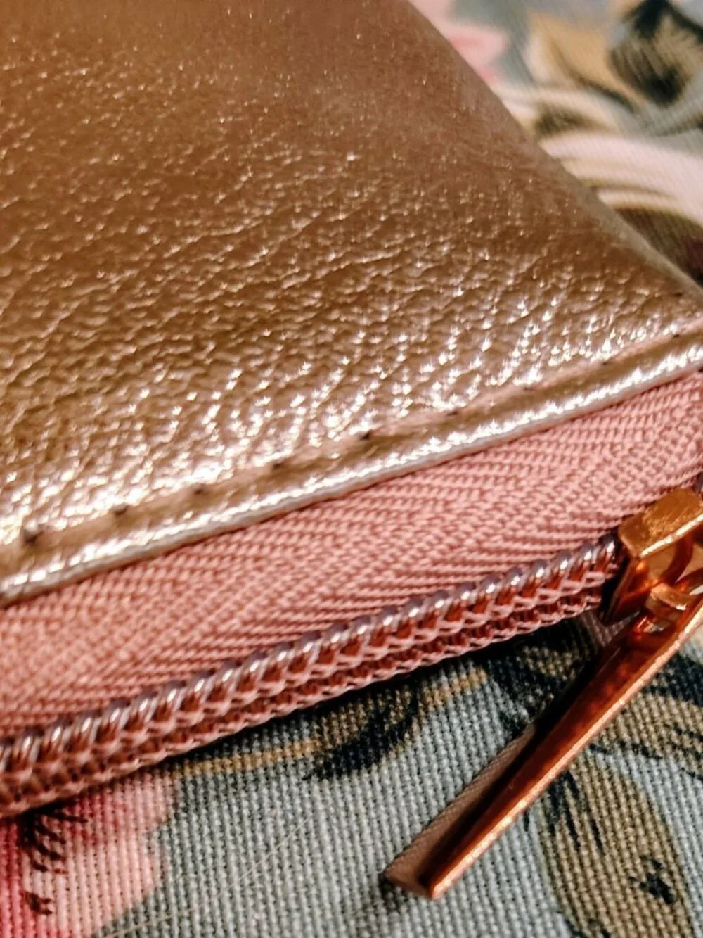 NWOT Texamo Rose Gold Metallic Makeup Bag
